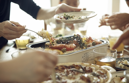 攝圖網_502019775_聚會聚餐美食特寫（企業商用）