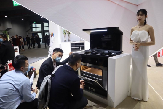 2、帥豐S65“鮮行者”新品集成灶吸引了眾多關(guān)注。